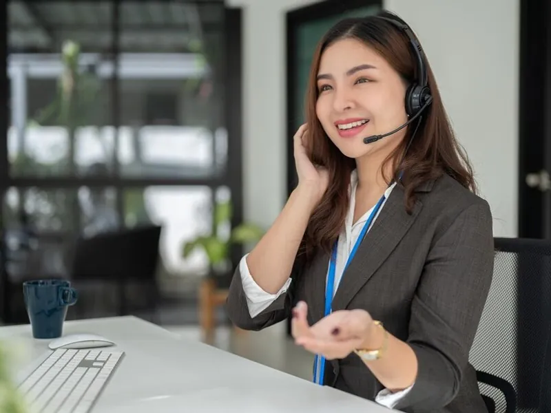 Đội ngũ hỗ trợ khách hàng LC88 đang làm việc